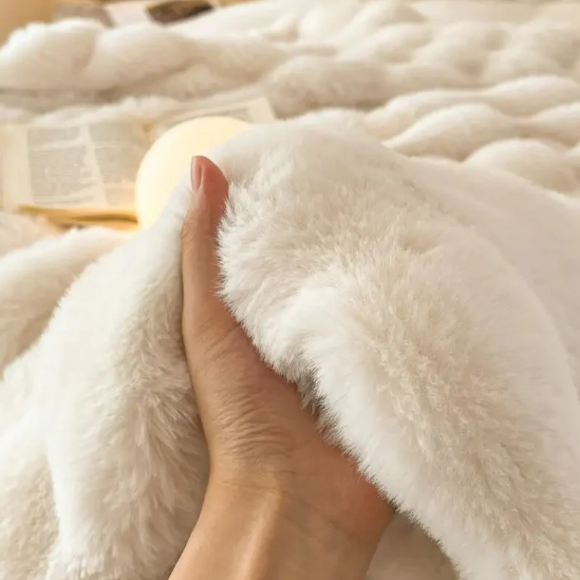 Luxury Faux Fur Bed Blanket | Bedroom Throw | Ultra-Soft Textured Fleece