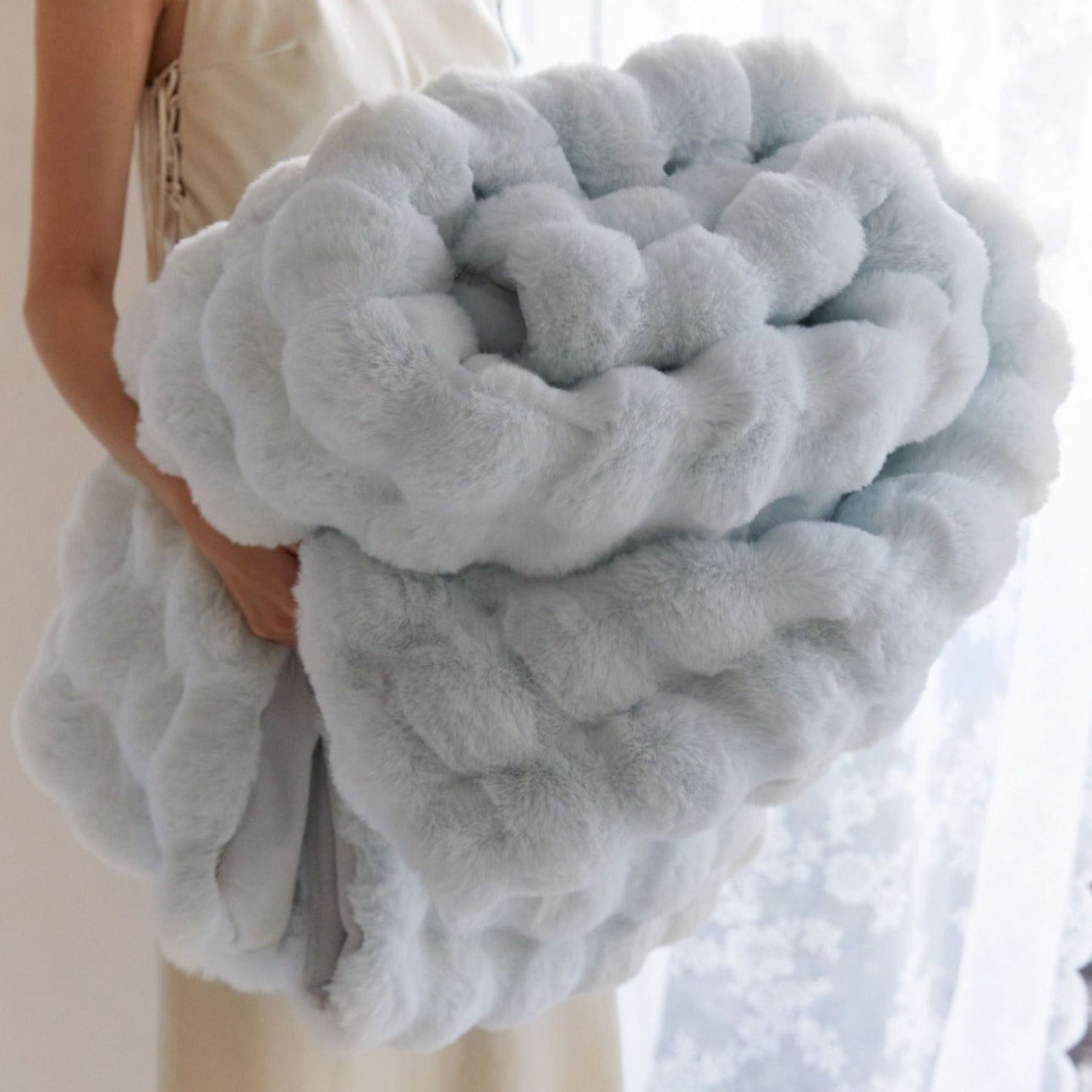 Luxury Faux Fur Bed Blanket | Bedroom Throw | Ultra-Soft Textured Fleece