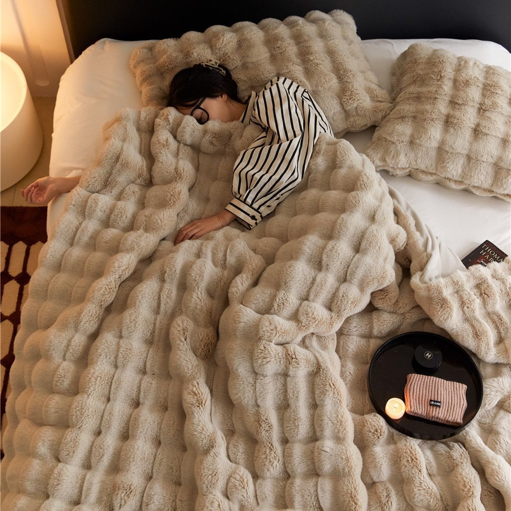 Luxury Faux Fur Bed Blanket | Bedroom Throw | Ultra-Soft Textured Fleece