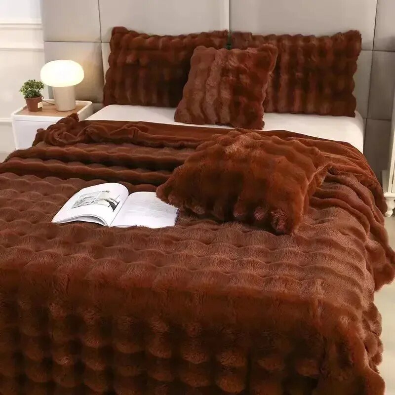 Plush Winter Throw Blanket | Cozy Home Textile | Ultra-Soft Microfiber