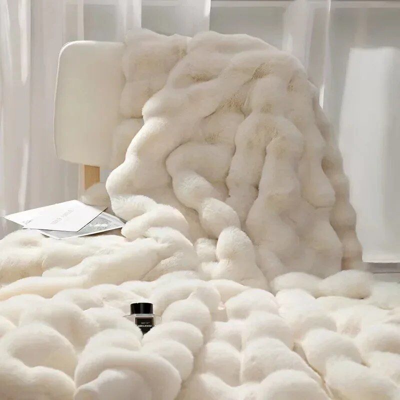 Plush Winter Throw Blanket | Cozy Home Textile | Ultra-Soft Microfiber
