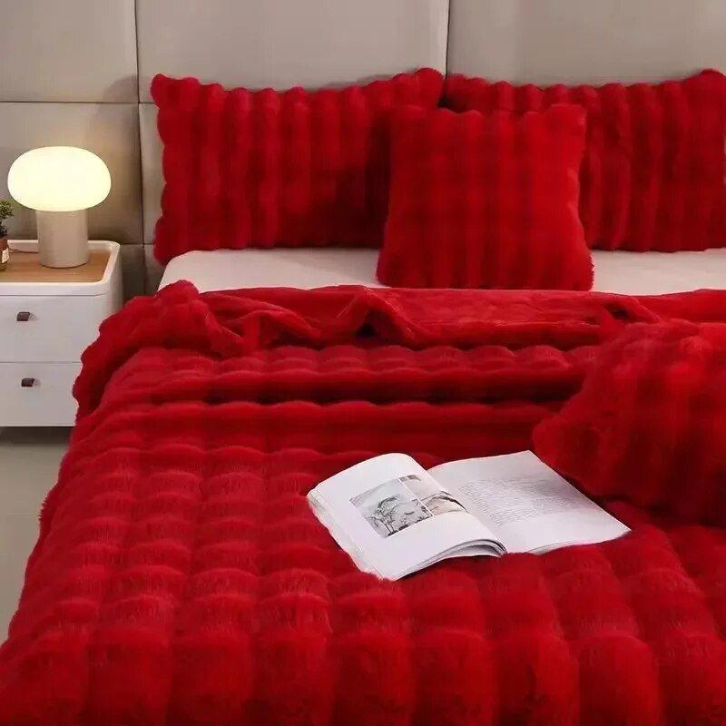 Plush Winter Throw Blanket | Cozy Home Textile | Ultra-Soft Microfiber