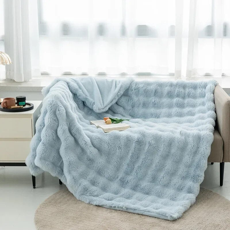 Plush Winter Throw Blanket | Cozy Home Textile | Ultra-Soft Microfiber