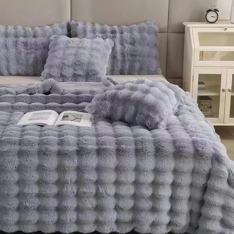 Plush Winter Throw Blanket | Cozy Home Textile | Ultra-Soft Microfiber