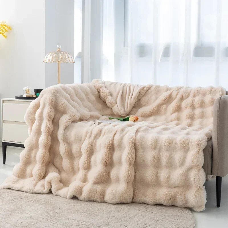Plush Winter Throw Blanket | Cozy Home Textile | Ultra-Soft Microfiber