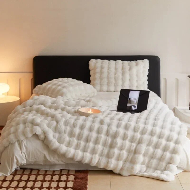 Plush Winter Throw Blanket | Cozy Home Textile | Ultra-Soft Microfiber